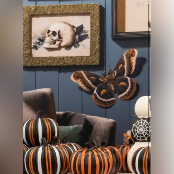 Time and Place set of Metal Moth wall decor - Picture 2 of 8